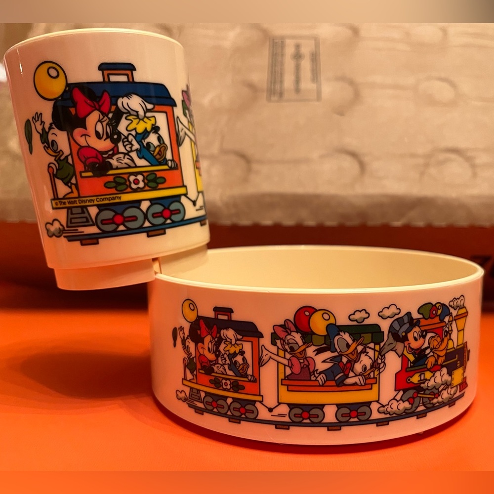 Vintage Disney kids Tupperware set